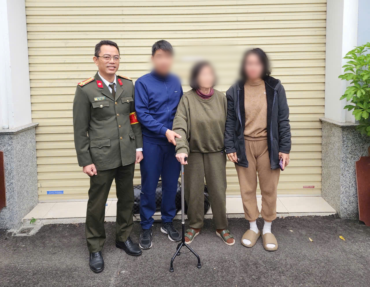 Công an phường Tân Hưng, Công an phường Thành Đông hỗ trợ đưa cụ bà đi lạc về với gia đình